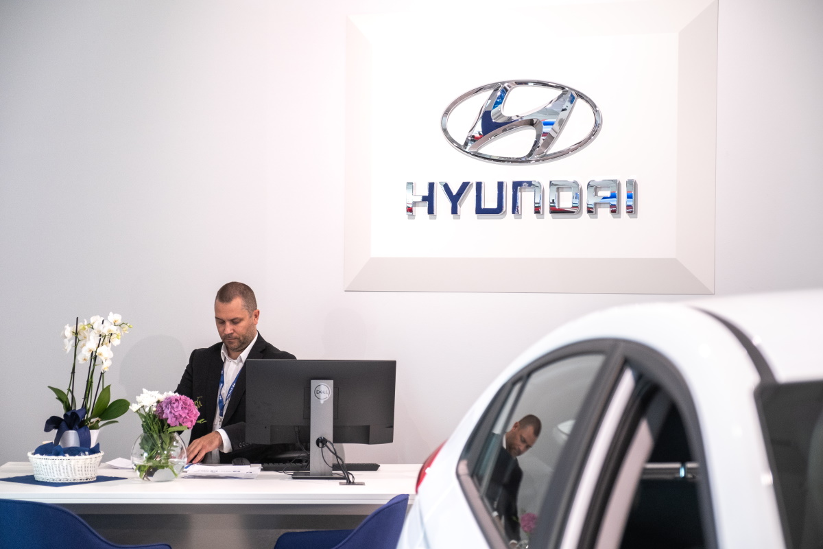 Lohjan kauppakeskus Lohen ensimmäisessä kerroksessa voi nyt tutustua Hyundain uutuusmalleihin PP-auton näyttelytilassa. 